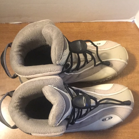 SALOMON®~ ContaGrip Waterproof High-Top Boots • Natural/Sand • Ladies Size 7. - Picture 5 of 8